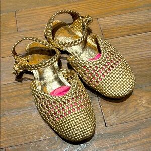 EUC - Gold woven leather sandals from Zara 32 (sz 1 ish equivalent)